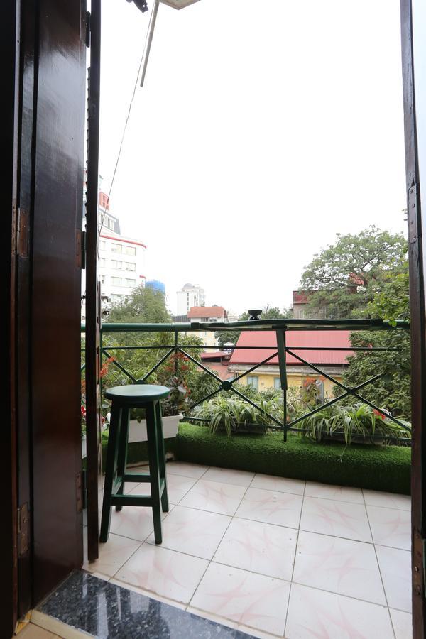 Tuti Lakeside Homestay Hanoi Esterno foto