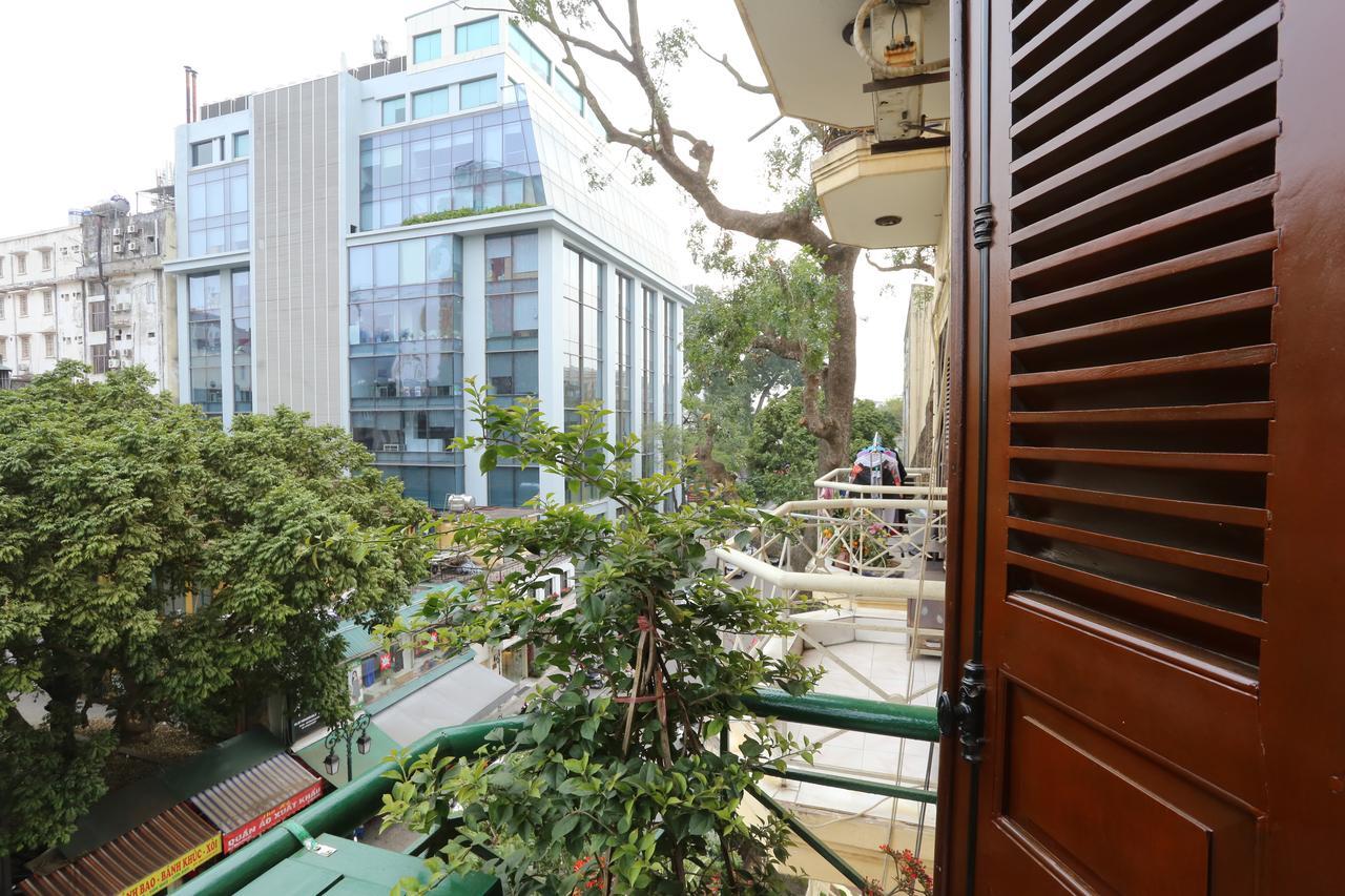 Tuti Lakeside Homestay Hanoi Esterno foto