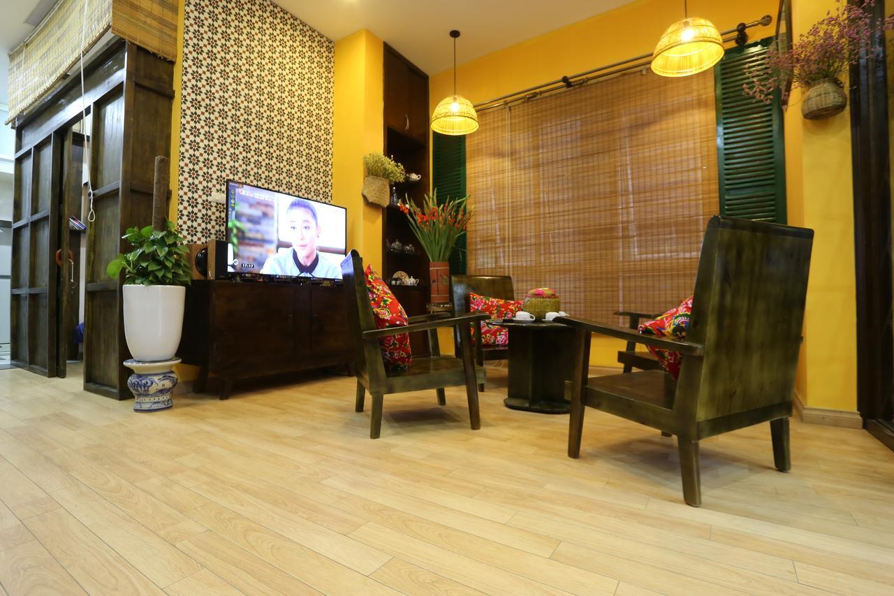 Tuti Lakeside Homestay Hanoi Esterno foto