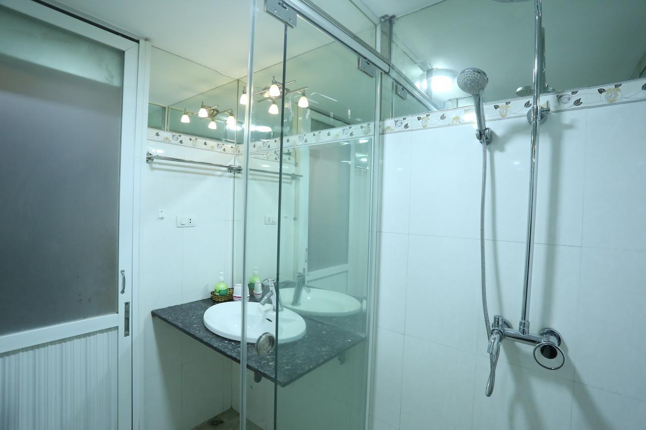 Tuti Lakeside Homestay Hanoi Esterno foto