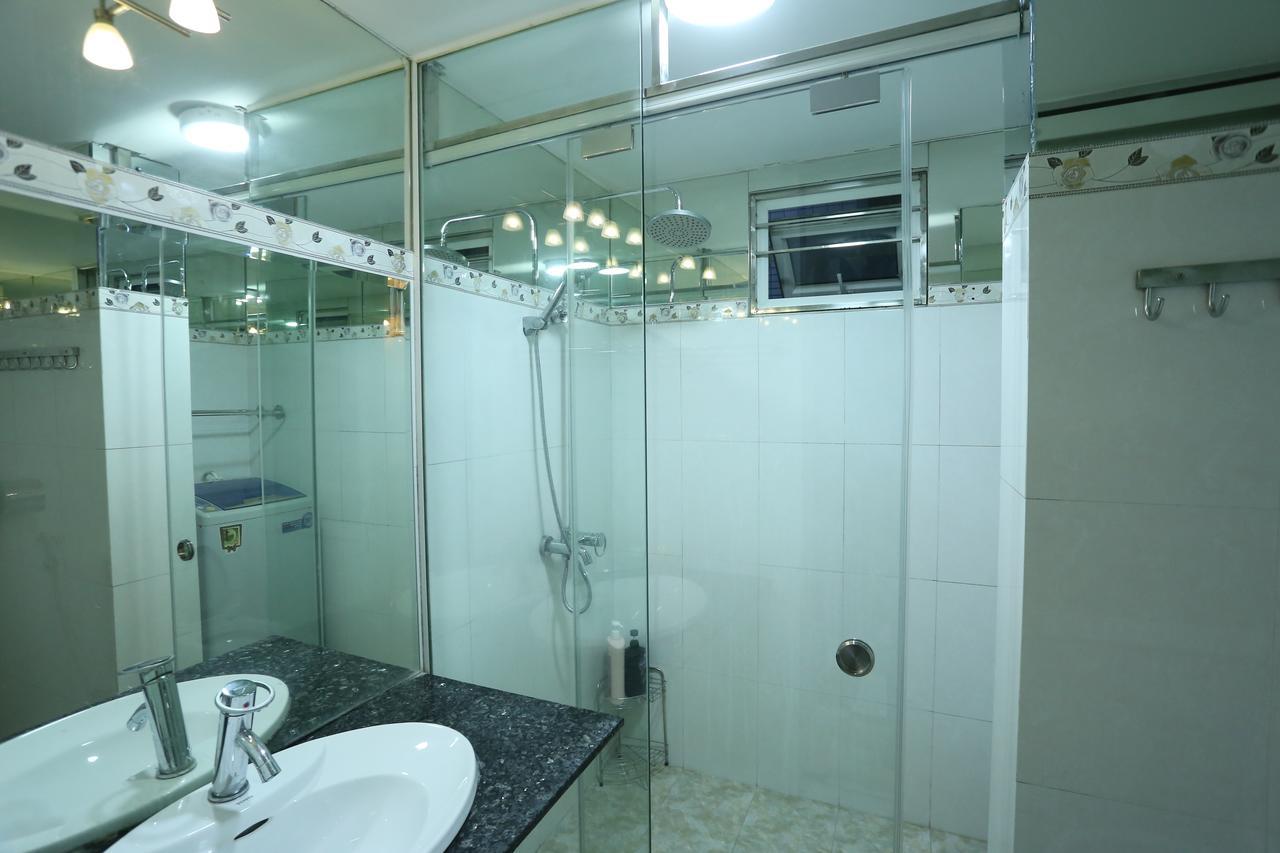 Tuti Lakeside Homestay Hanoi Esterno foto